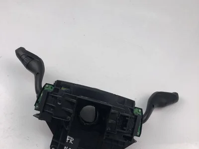 Ford AV6T-13335-AB; AV6T-17A553-AC / AV6T13335AB, AV6T17A553AC FOCUS III 2011 Bouton multifonction pour volant - Image 1