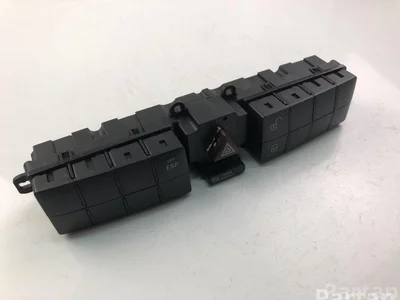 Mercedes-Benz 2038707110 C-CLASS (W203) 2005 Éclairage d'urgence / interrupteur de danger - Image 1