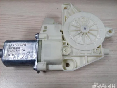 Mercedes-Benz A 212 906 67 02 / A2129066702 E-CLASS Coupe (C207) 2010 Moteur de lève-vitre Right Front - Image 1