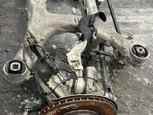 BMW 33 31 8 831 012 / 33318831012 5 G60 2024 poutre d'essieu arrière