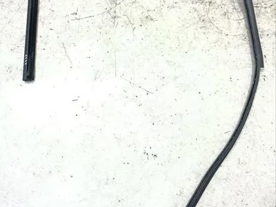 Maserati 83114000 GRAN TURISMO 2011 Scellant De Porte En Verre - Image 1