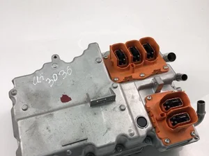 Volvo 32324082; 32324082AA / 32324082, 32324082AA XC90 II 2016 Onduleur avec convertisseur