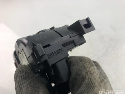 Audi 8J1837015C A5 (8T3) 2010 Serrure de porte - Image 1