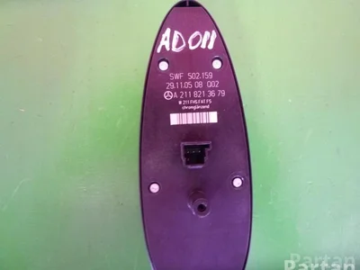 Mercedes-Benz A 211 821 36 79 / A2118213679 CLS (C219) 2005 Bouton de lève-vitre - Image 1