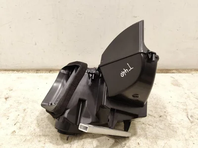 Porsche 970.573.631.00, 970.573.322.00 / 97057363100, 97057332200 PANAMERA (970) 2012 Prise d'air / Conduit d'air d'admission - Image 1