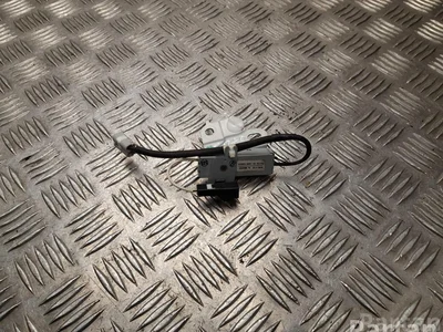 Toyota 86300-47150 / 8630047150 PRIUS PLUS (_W4_) 2015 Amplificateur d'antenne - Image 1