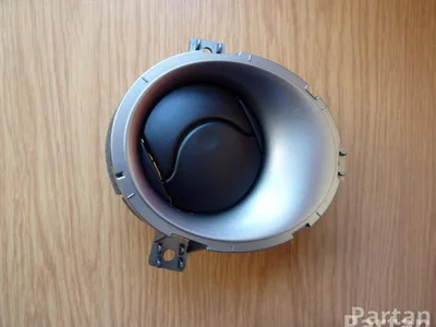 Nissan 687601KE0A JUKE (F15) 2011 Évent - Image 1