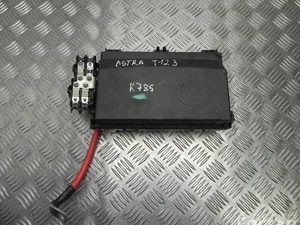 Opel 13302323 ASTRA J 2010 Boîte à fusibles