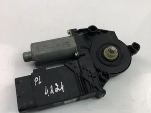 Volkswagen 0130821764 GOLF IV (1J1) 2005 Motor para subida de ventanas