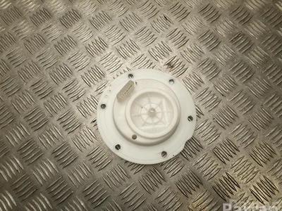 Mercedes-Benz A2044700438 SLK (R172) 2013 Bouchon de réservoir de carburant - Image 1