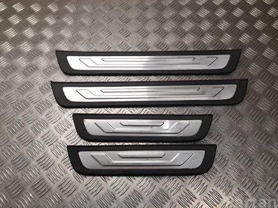 Kia 85881-2P100, 85885-2P100, 85895-2P100, 85891-2P100 / 858812P100, 858852P100, 858952P100, 858912P100 SORENTO II (XM) 2011 Bordure de seuil de porte complect - Image 1