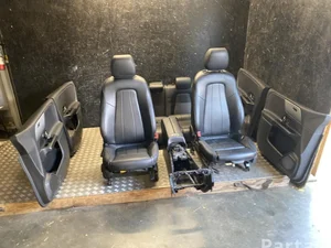 Mercedes-Benz B-Class (W247) 2022 Set siège Panneau de porte Accoudoir