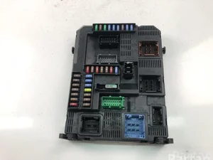 Peugeot 9807054180 308 SW II 2018 Boîte à fusibles