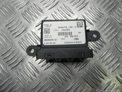 Tesla 1048476-00-C / 104847600C MODEL S 2015 Unité de contrôle pour systèmes de stationnement - Image 1