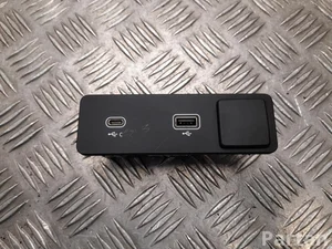 Land Rover L8B2-19E110-CD / L8B219E110CD Range Rover Evoque II L551 2023 Périphérique d'entrée USB