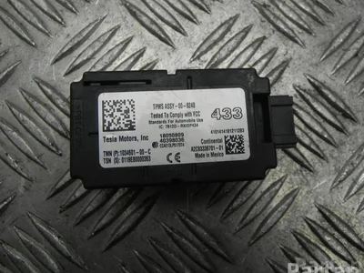 Tesla 1034601-00-C / 103460100C MODEL S 2018 Unité de contrôle pour la surveillance de la pression des pneus - Image 1