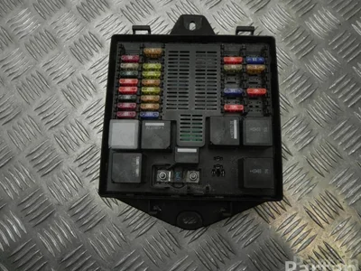 Jaguar DW93-14A073-AB / DW9314A073AB XJ (X351) 2014 Boîte à fusibles - Image 1