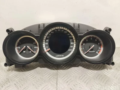 Mercedes-Benz A2189007504 CLS (C218) 2014 Tableau de bord - Image 1