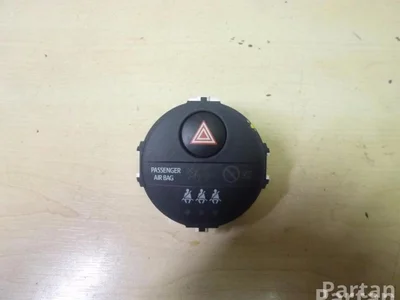 Toyota 83950-0D100 / 839500D100 YARIS (_P13_) 2014 Éclairage d'urgence / interrupteur de danger - Image 1