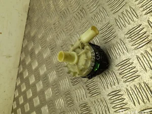 Toyota 8726042040 RAV 4 V 2022 Pompe à eau supplémentaire