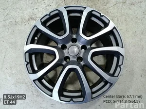 Maserati 670044699 LEVANTE 2017 Alufelgen R19 ET44 EJ 8.5 5x114.3