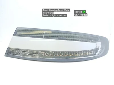 Aston Martin 8D33-13404-AH, 4G43-13404-AJ / 8D3313404AH, 4G4313404AJ VIRAGE Volante 2012 Feu arrière USA - Image 1