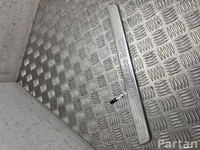 Mercedes-Benz A 166 680 13 35, A 166 680 22 35 / A1666801335, A1666802235 M-CLASS (W166) 2012 Slenksčio apdaila vidinė dešinė