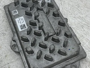 Peugeot S40040600, L90125449 e 208 2021 Unité de commande électronique pour le contrôle de la portée des phares