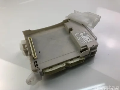 Toyota 82730- 47550 / 8273047550 PRIUS PLUS (_W4_) 2014 Boîte à fusibles - Image 1