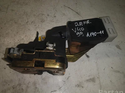 Volvo V40 Estate (VW) 1999 Serrure de porte Right Front - Image 1