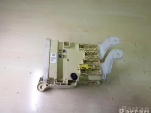 Toyota 89221-02350 , 82730-12X80A / 8922102350, 8273012X80A AURIS (_E18_) 2013 Caja de fusibles