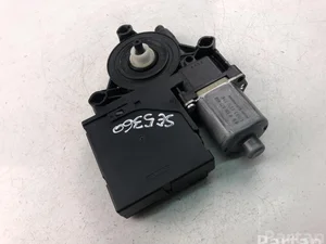 Volkswagen 3AA959702A PASSAT (362) 2013 Window lifter motor
