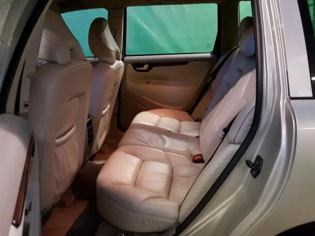 VOLVO V70 4X4 - Photo 6