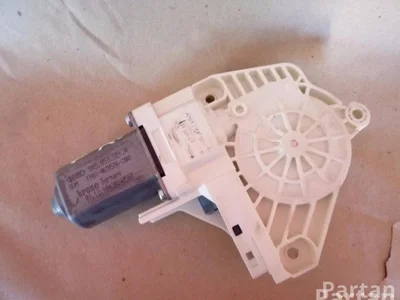 Škoda 8K0 959 801 A / 8K0959801A SUPERB II (3T4) 2012 Moteur de lève-vitre Left Front - Image 1