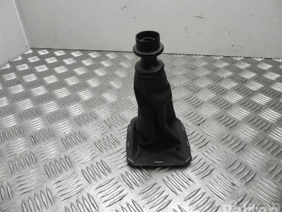 Toyota 58842-0D130 / 588420D130 YARIS (_P13_) 2013 Couvercle de levier de vitesses - Image 1