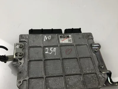 Toyota 89661-0Z250 / 896610Z250 AURIS (_E15_) 2011 Unité de contrôle moteur - Image 1