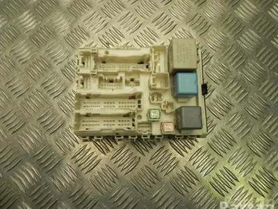 Toyota 41102-0042 / 411020042 PRIUS Hatchback (_W2_) 2005 Boîte à fusibles - Image 1