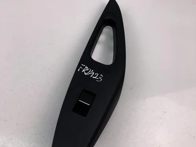 Toyota 74271-02830 / 7427102830 COROLLA ( E210) Sedan 2020 Langų pakėlimo mygtukas - Nuotrauka 1