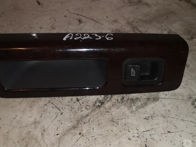 Volvo 8679682 V50 (MW) 2004 Bouton de lève-vitre - Image 1