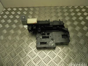 Mercedes-Benz A 204 900 52 01 / A2049005201 C-CLASS T-Model (S204) 2010 Boîte à fusibles