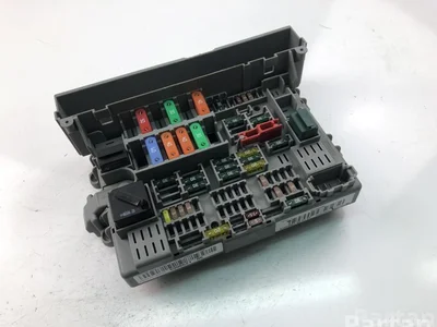 BMW 6906621 3 (E90) 2010 Boîte à fusibles - Image 1