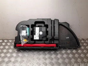 Mercedes-Benz A1678990000 GLE (C167) Coupé 2021 Boîte à outils