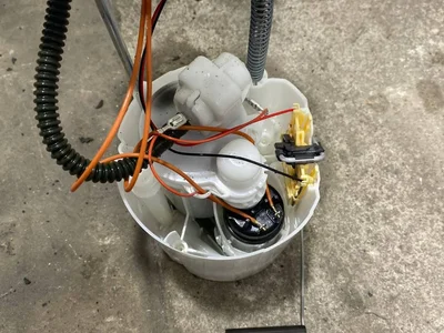 Chrysler 68184243AB Pacifica 2017 Pompe d'alimentation - Image 1