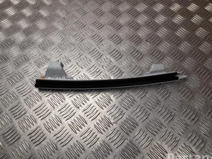 Hyundai 83550-BE000 / 83550BE000 Kona II 2024 Décoration de cadre de verre porte