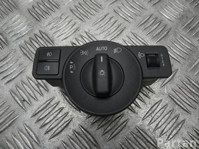Mercedes-Benz A 447 905 82 00 / A4479058200 VITO Box (W447) 2019 Light switch - Image 1