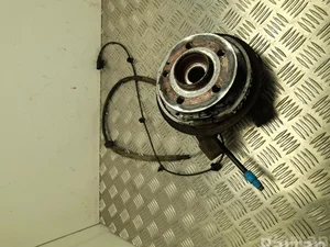 Mercedes-Benz A4473570008 VITO Box (W447) 2015 Logement de roulement de roue Left Rear