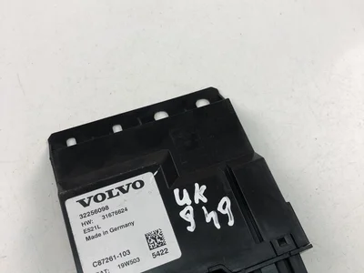 Volvo 32256098 V60 2018 control unit - Image 1