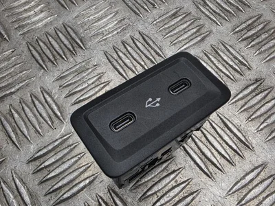 Mercedes-Benz GLC X254 2023 Input device USB - Image 1