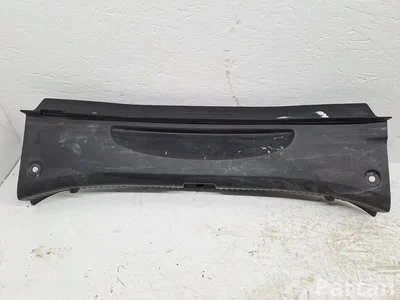 Mercedes-Benz A2056900341 C-CLASS (W205) 2015 Moldura del maletero - Imagen 1