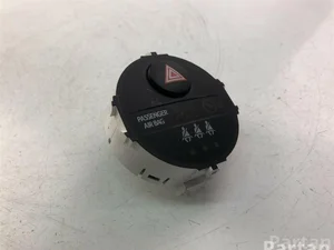 Toyota  839500D080 / 839500D080 YARIS (_P13_) 2012 Éclairage d'urgence / interrupteur de danger